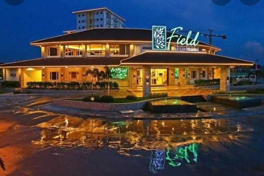 Field Residences Paranaque City Экстерьер фото
